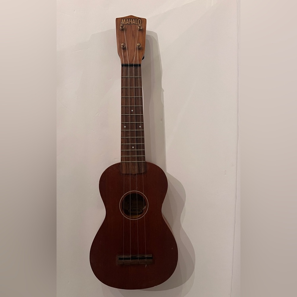 Vintage Mahalo U320 Ukulele 20” Nubone